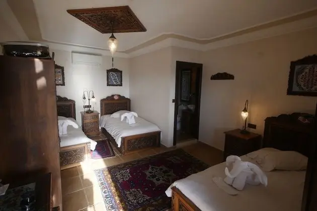 Üç Kişilik Oda