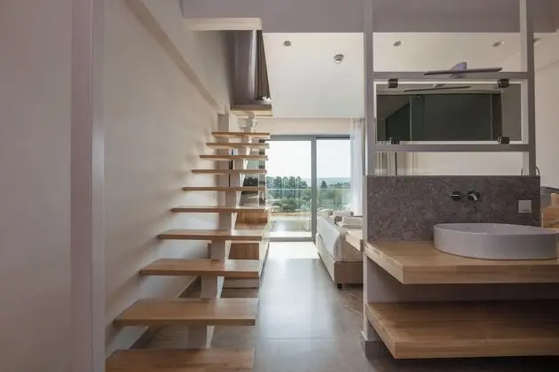 Junior Suite Split Level with Pool View