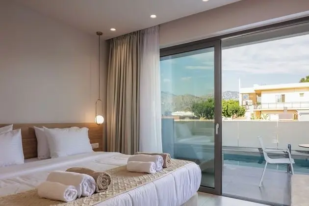 Superior Room with Sharing Pool