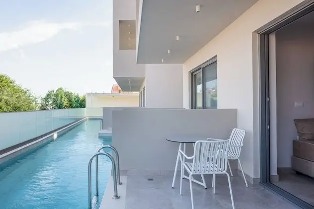 Superior Room with Sharing Pool