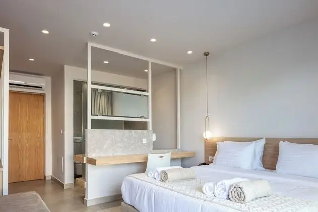 Superior Room with Sharing Pool
