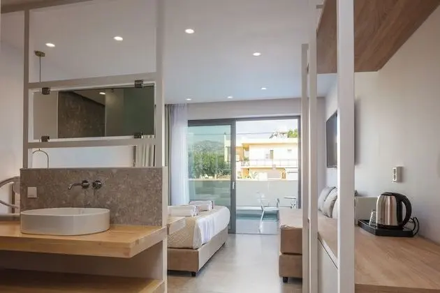Superior Room with Sharing Pool