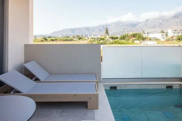Superior Room with Sharing Pool