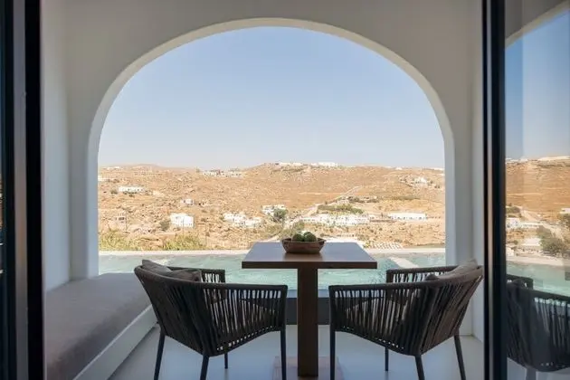 Delight with Sea View & Shared Pool