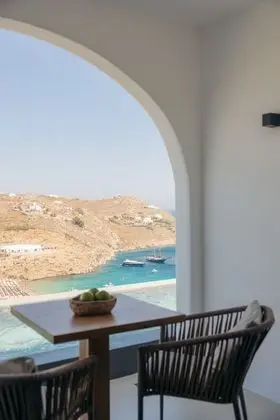 Delight with Sea View & Shared Pool