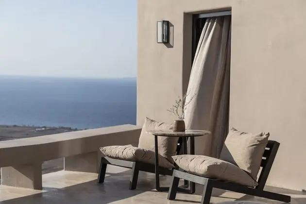 Rocky Room with Sea View and Independent Pool