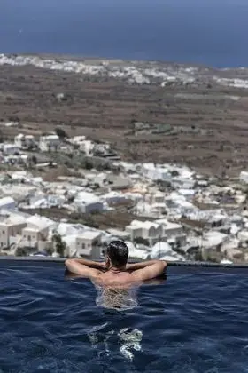 Rocky Room with Sea View and Independent Pool