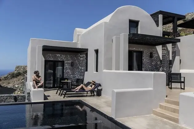 Rocky Room with Sea View and Independent Pool