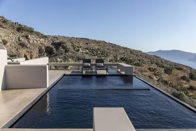 Rocky Room with Sea View and Independent Pool