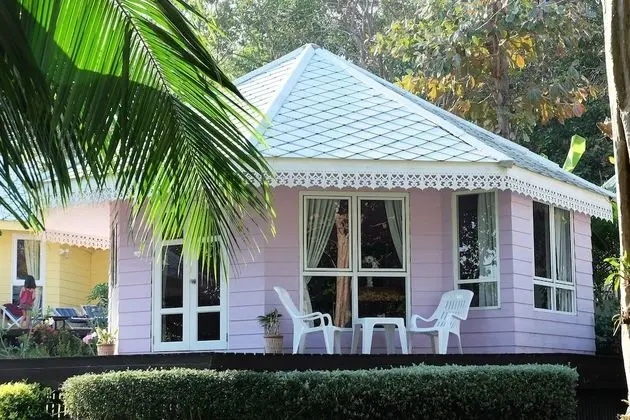 Beach front deluxe cottage