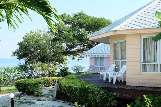 Beach front deluxe cottage