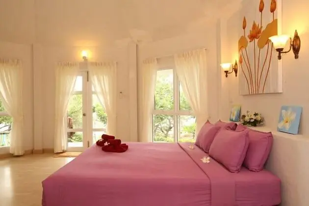 Beach front deluxe cottage