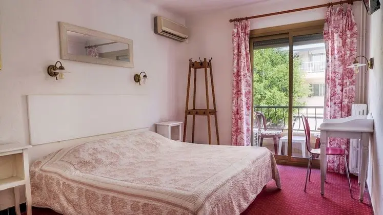 Tek Büyük veya İki Ayrı Yataklı Oda, Balkon