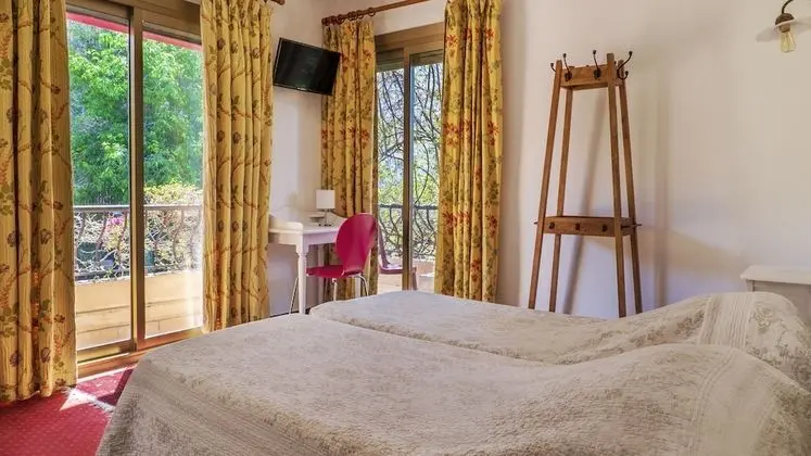 Tek Büyük veya İki Ayrı Yataklı Oda, Balkon