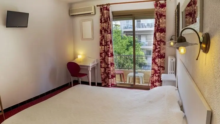 Tek Büyük veya İki Ayrı Yataklı Oda, Balkon