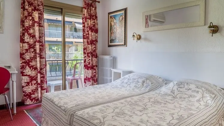 Tek Büyük veya İki Ayrı Yataklı Oda, Balkon