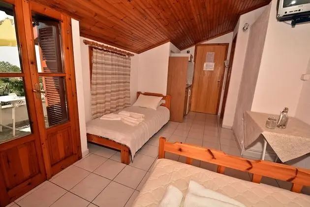 Stüdyo, Deniz Manzaralı (for 3)