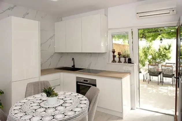 Apart Daire (Nina - sea view family apartments - A)