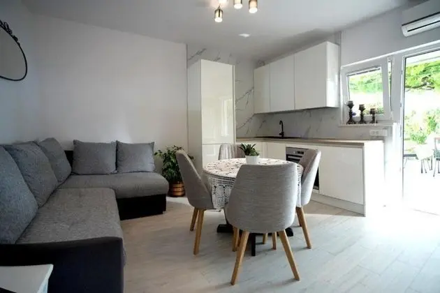 Apart Daire (Nina - sea view family apartments - A)