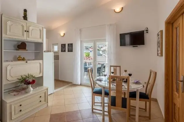 Apart Daire (Nina - sea view family apartments - A)