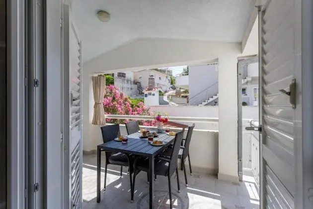 Apart Daire (Nina - sea view family apartments - A)