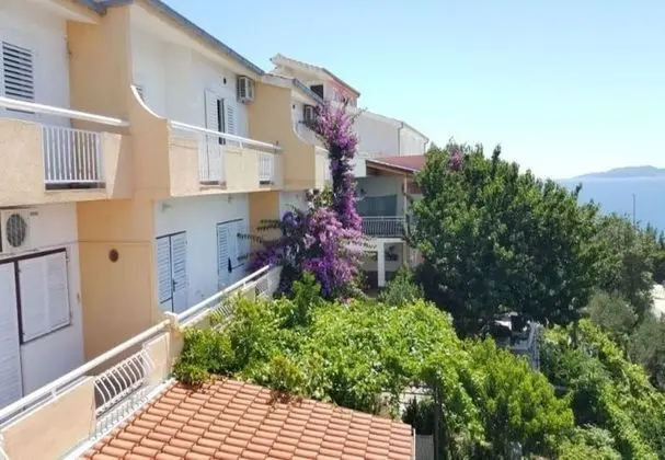 Apart Daire (Nina - sea view family apartments - A)