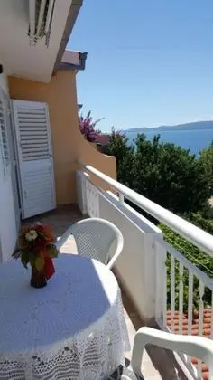 Apart Daire (Nina - sea view family apartments - A)
