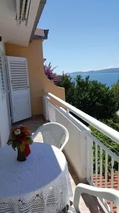 Apart Daire (Nina - sea view family apartments - A)