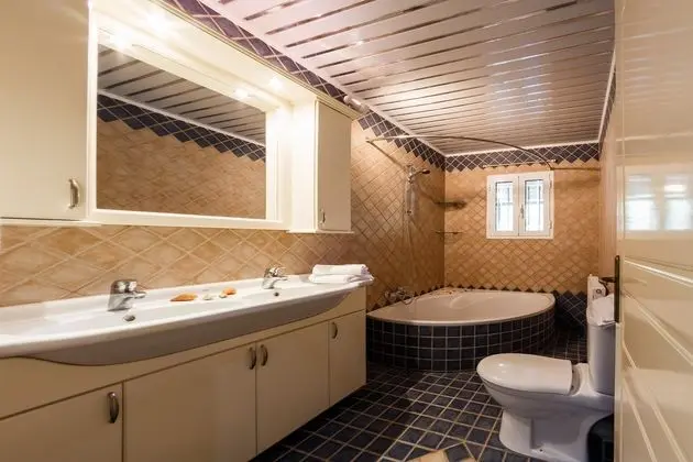 Villa Six Bedrooms With Private Pool