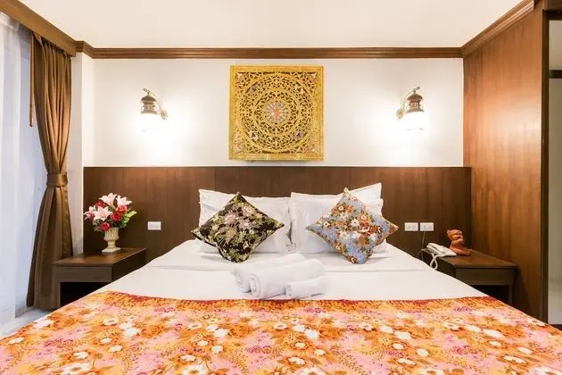 Deluxe Queen Room with Sofa