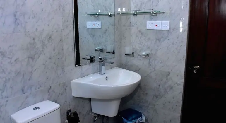 Deluxe Tek Büyük Yataklı Oda, 1 Çift Kişilik Yatak, Sigara İçilmez, Bahçe Manzaralı