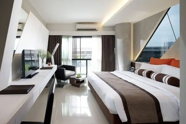 Superior Double Bed/Express Way View