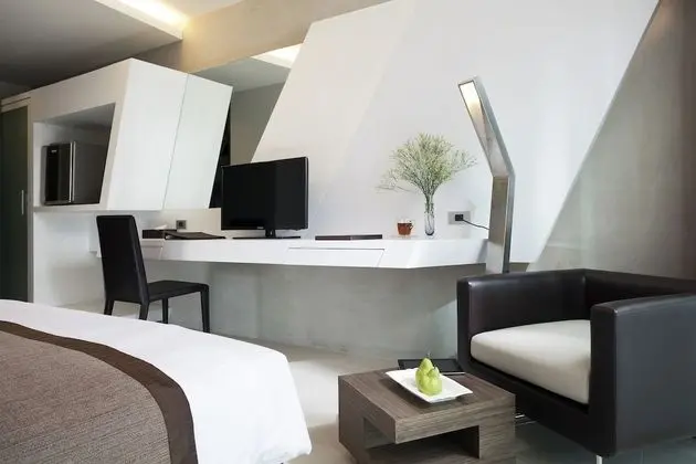 Superior Double Bed/Express Way View