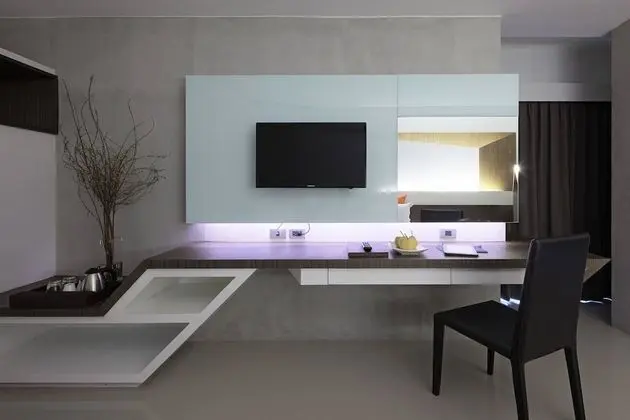 Superior Double Bed/Express Way View