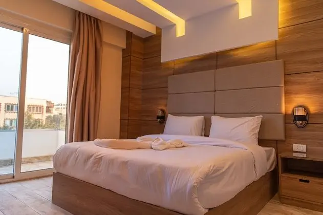 Double Room with Balcony, Pyramids view