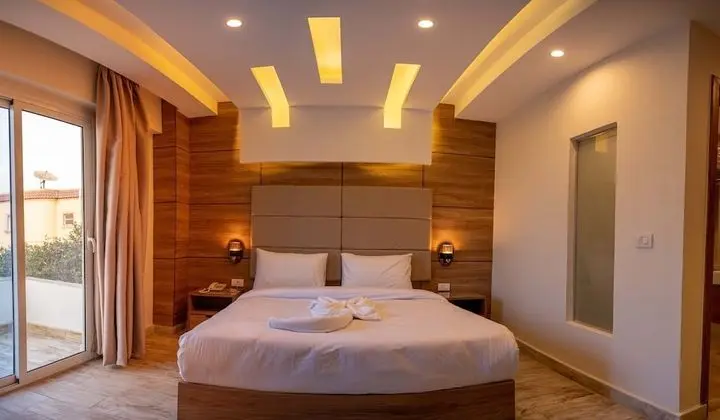 Double Room with Balcony, Pyramids view