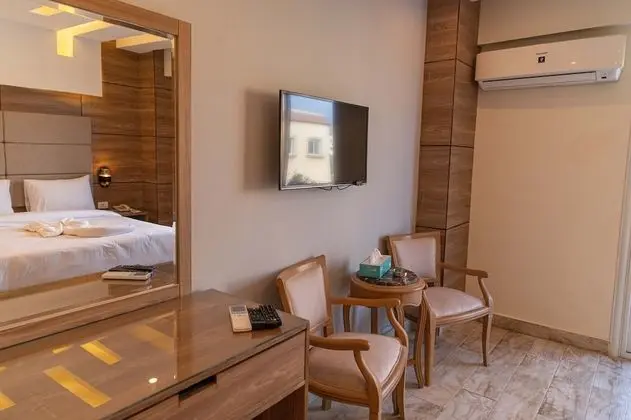 Single Room with Balcony, Pyramids view