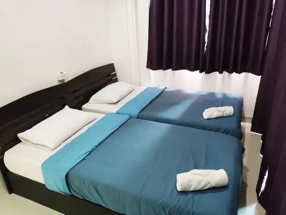 İki Ayrı Yataklı Oda, Ortak Banyo
