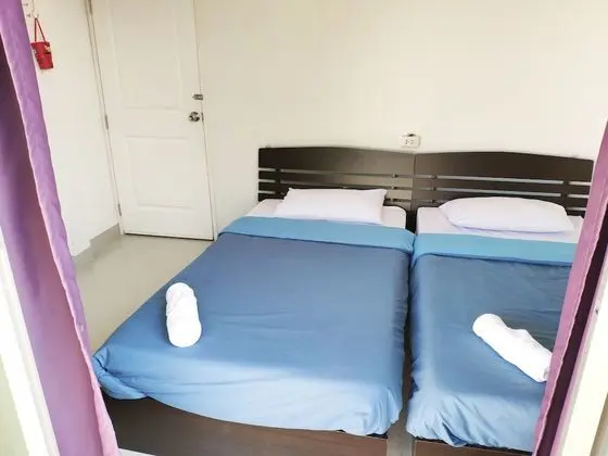 İki Ayrı Yataklı Oda, Ortak Banyo