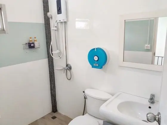 İki Ayrı Yataklı Oda, Ortak Banyo