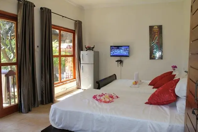 5 Bedrooms Villa with Private Pool