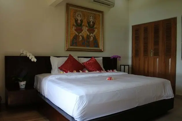 5 Bedrooms Villa with Private Pool