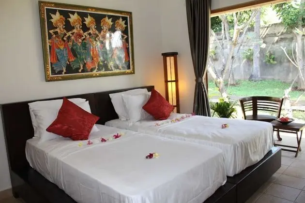 5 Bedrooms Villa with Private Pool