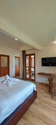 5 Bedrooms Villa with Private Pool