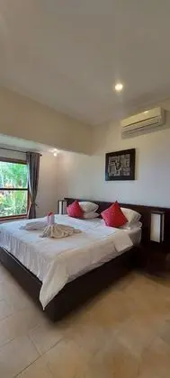 5 Bedrooms Villa with Private Pool