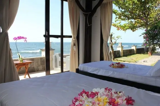 5 Bedrooms Villa with Private Pool
