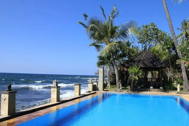 5 Bedrooms Villa with Private Pool