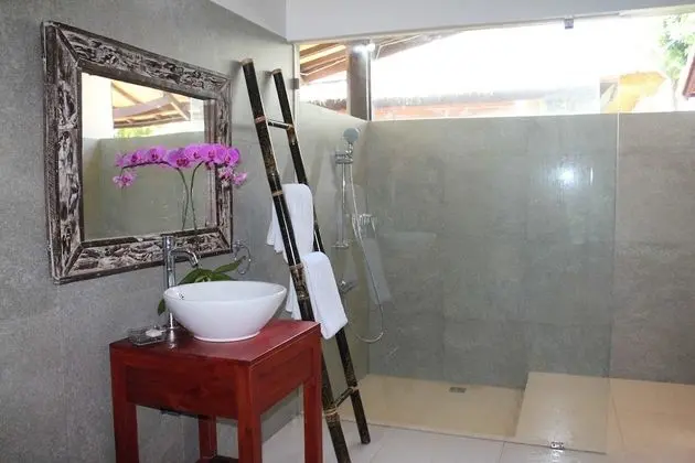 5 Bedrooms Villa with Private Pool