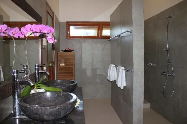 5 Bedrooms Villa with Private Pool