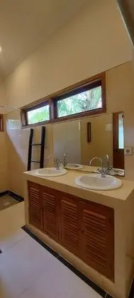 5 Bedrooms Villa with Private Pool